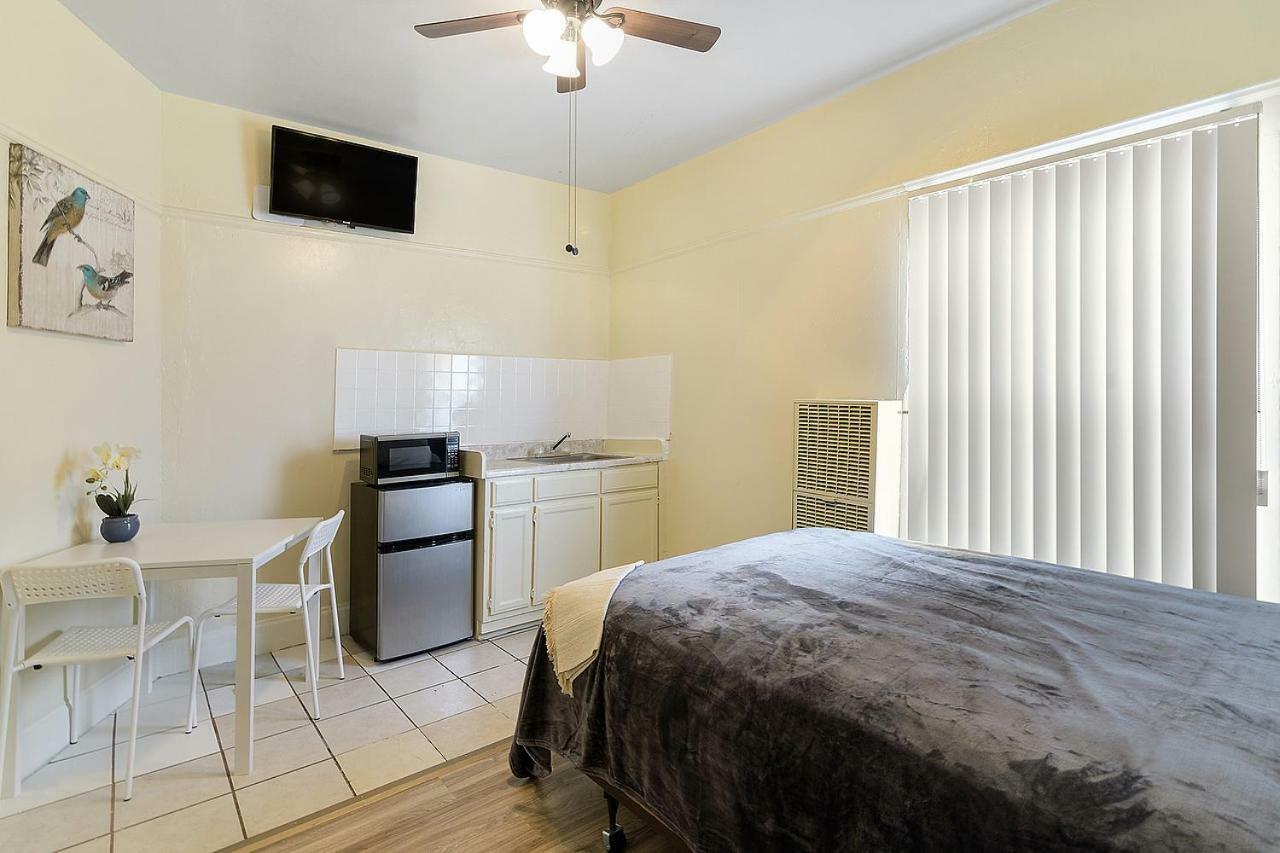 Albergue Pads On Pasadena Ave *